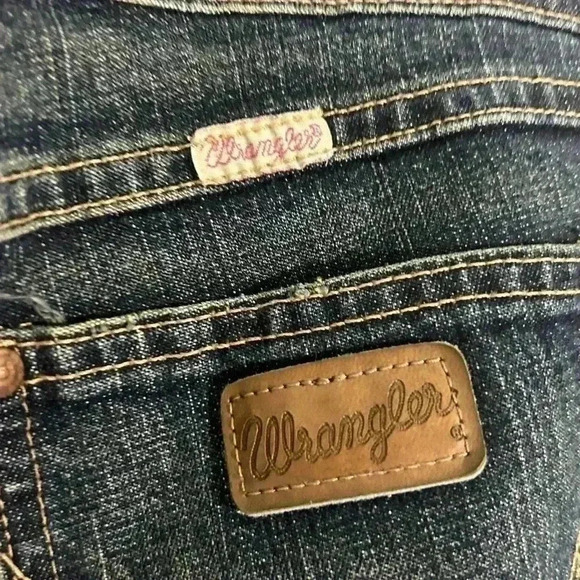 Wrangler Premium Patch jeans. Darker denim wash size 11/12 x 34 length Low Rise - Picture 6 of 12